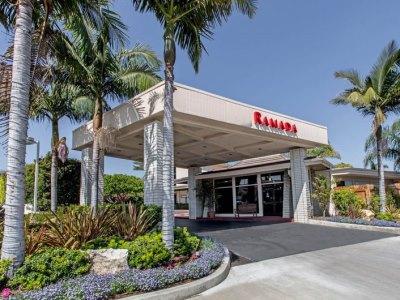 Hotel Ramada By Wyndham Santa Barbara 3*