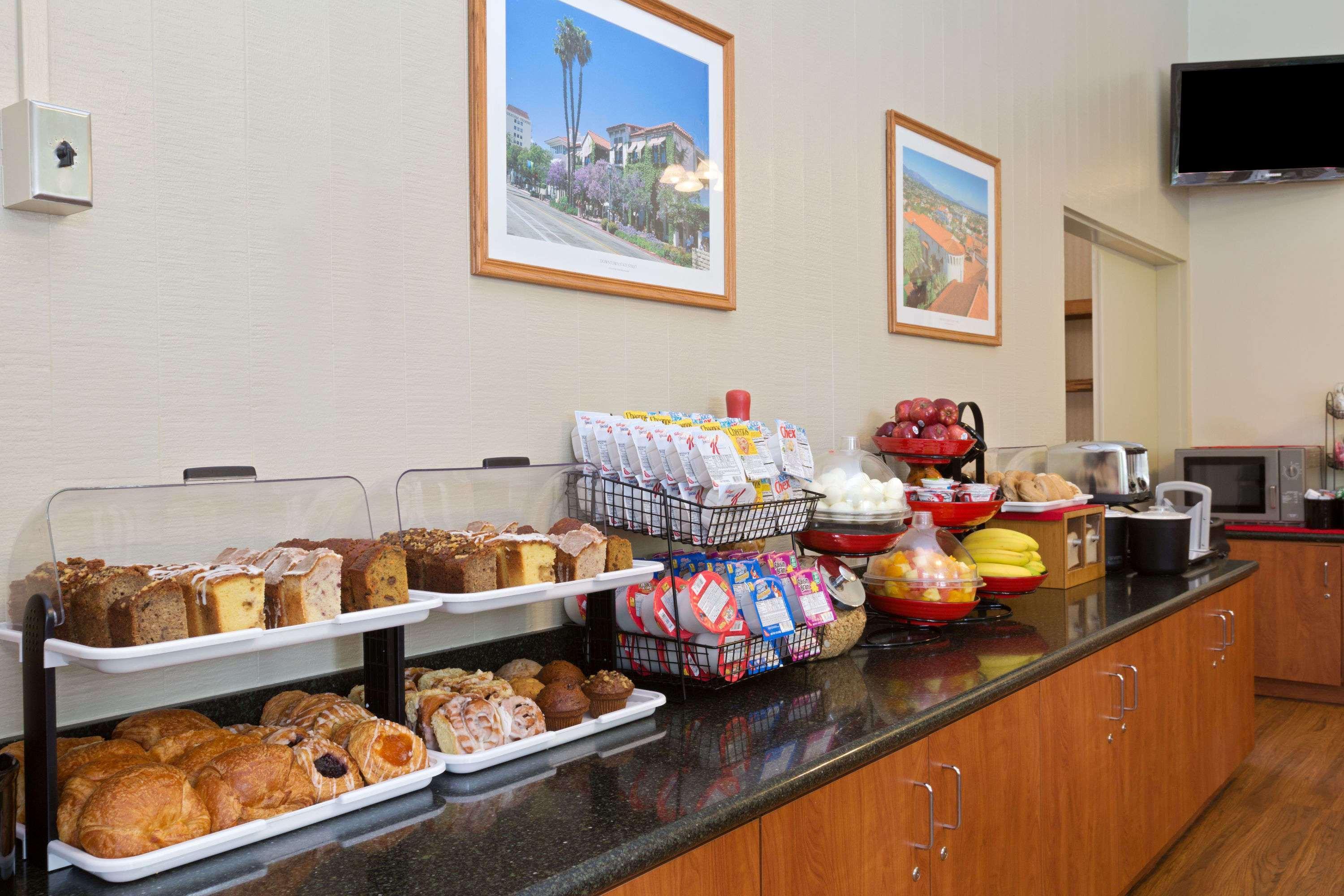 Ramada By Wyndham Santa Barbara 3*