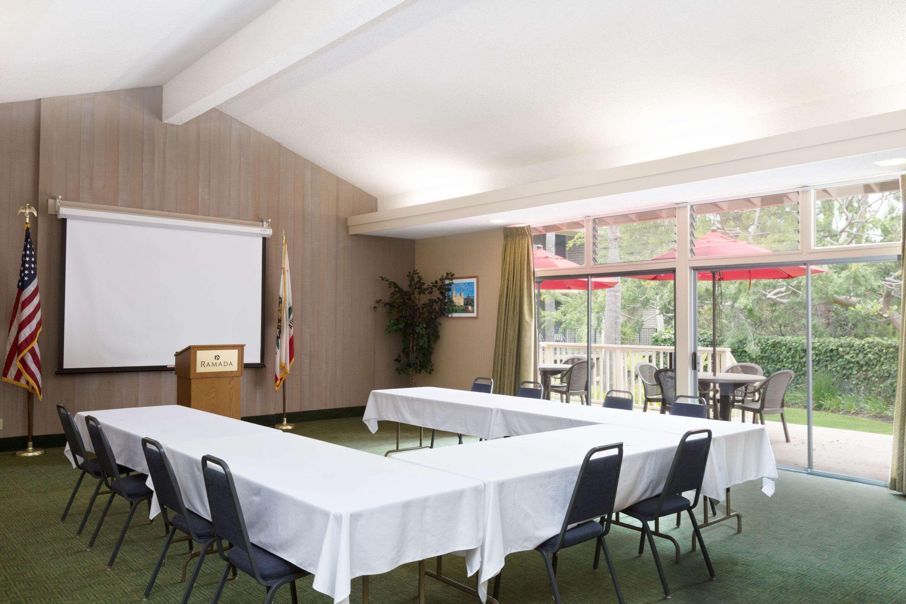 Hotel Ramada By Wyndham Santa Barbara 3*