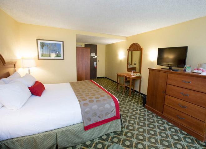 Ramada By Wyndham Santa Barbara Hotel 3*