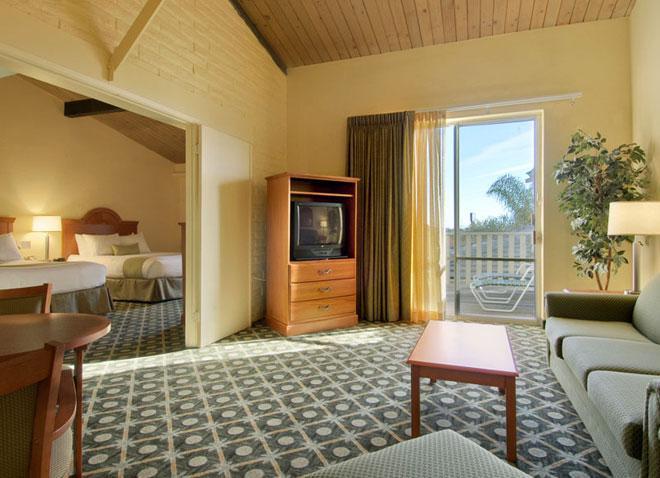 Hotel Ramada By Wyndham Santa Barbara