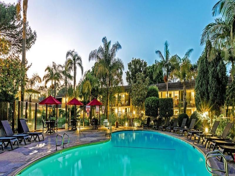 Ramada By Wyndham Santa Barbara 3*