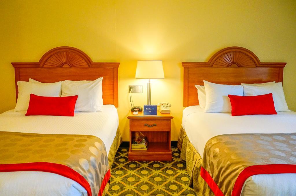 Hotel Ramada By Wyndham Santa Barbara