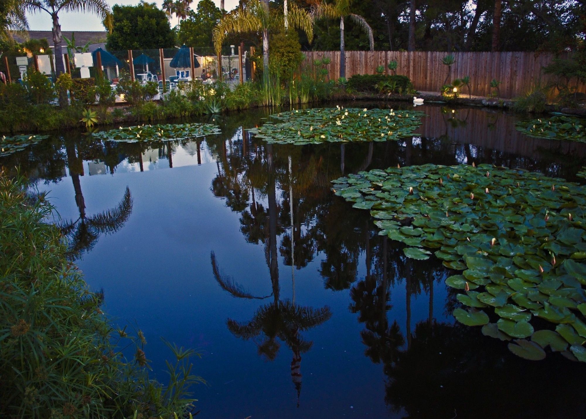 Hotel Ramada By Wyndham Santa Barbara Goleta