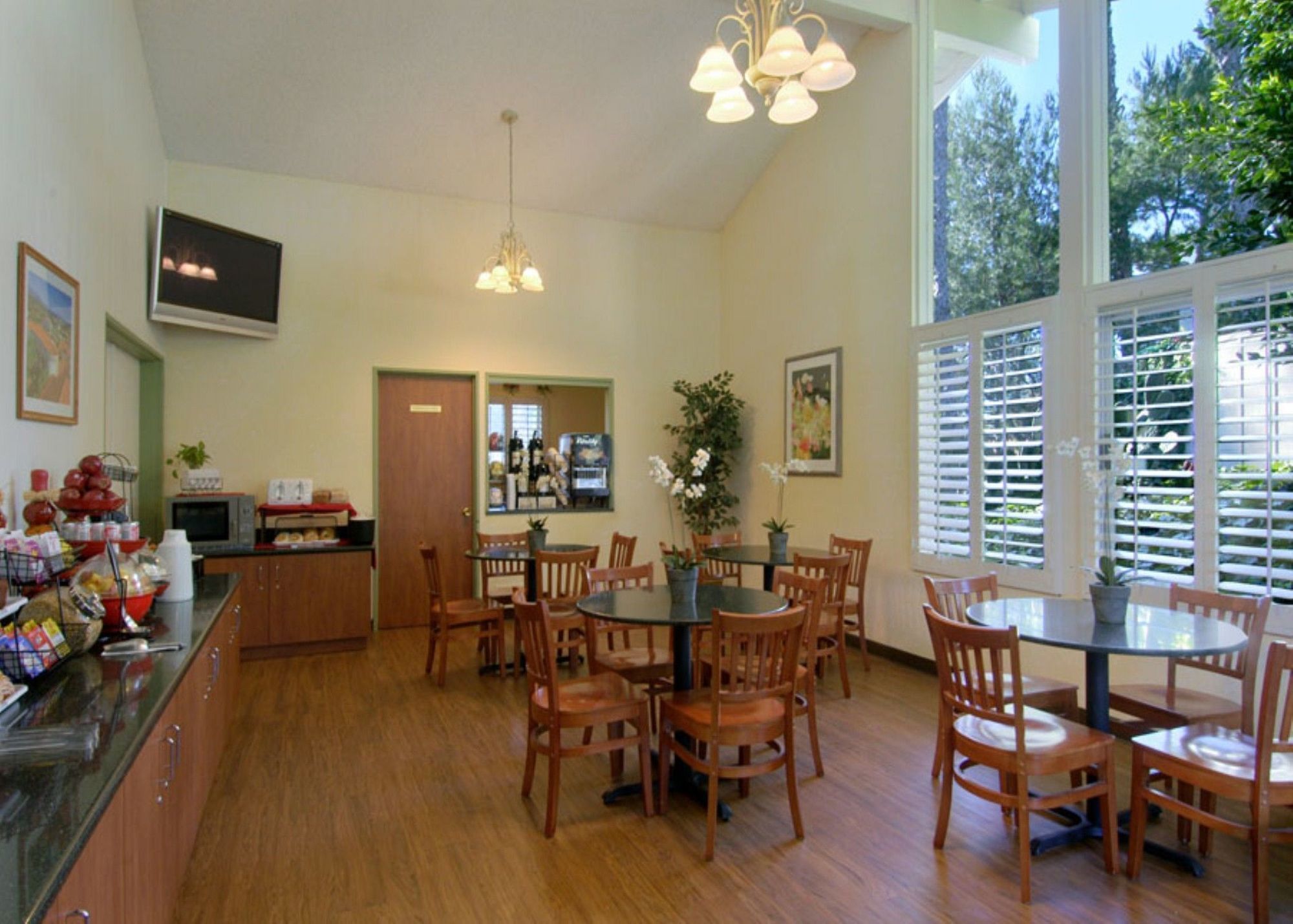 Hotel Ramada By Wyndham Santa Barbara Goleta