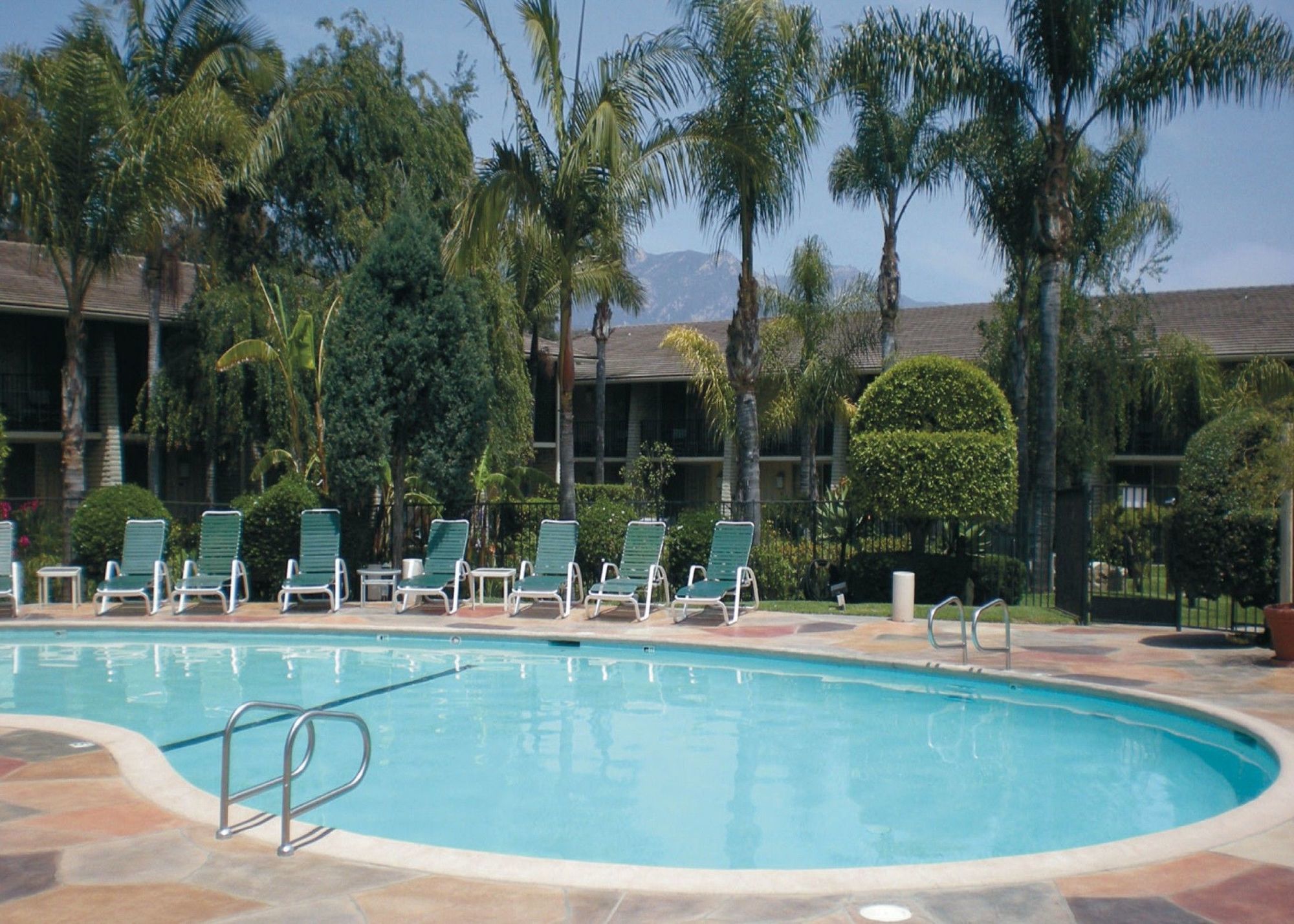 Ramada By Wyndham Santa Barbara 3*