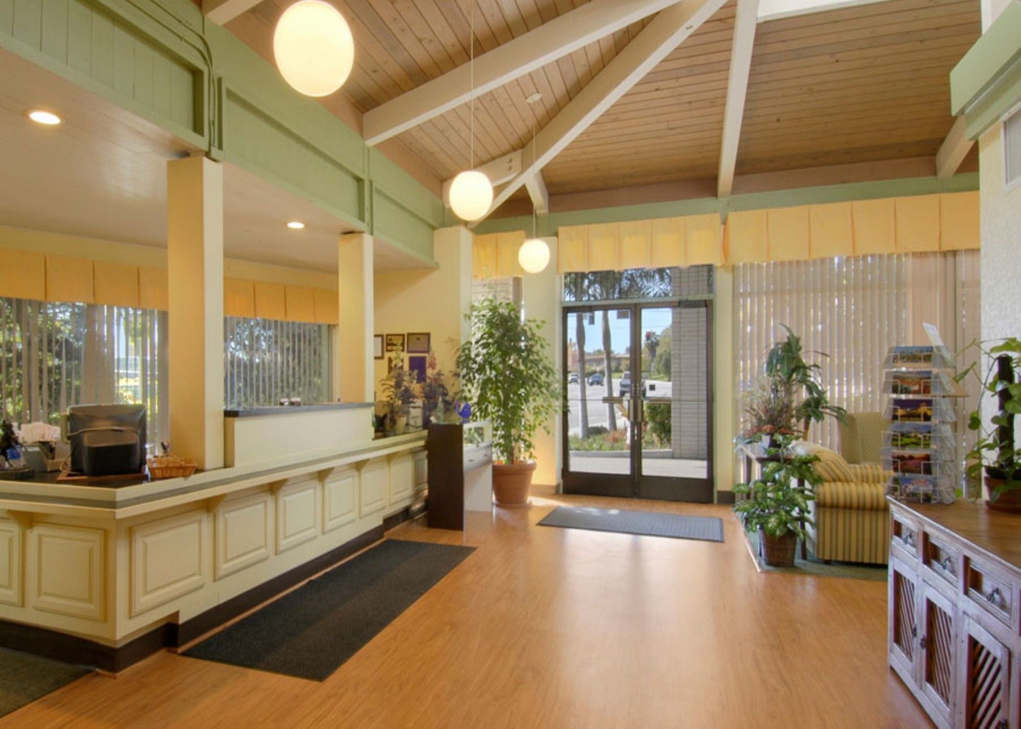 Ramada By Wyndham Santa Barbara Hotel Goleta