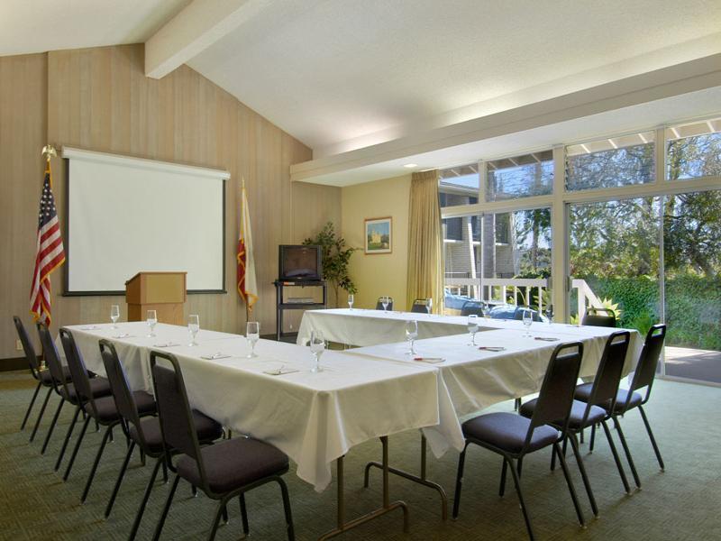 Ramada By Wyndham Santa Barbara Hotel Goleta