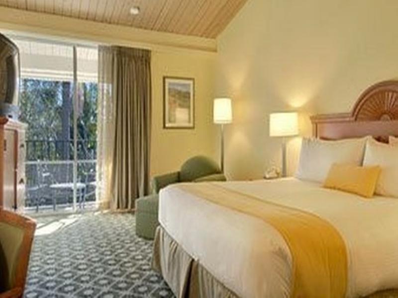 Ramada By Wyndham Santa Barbara Hotel