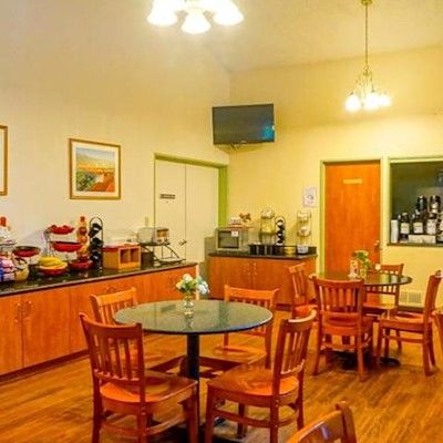 Ramada By Wyndham Santa Barbara Hotel 3*