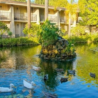 Hotel Ramada By Wyndham Santa Barbara 3*