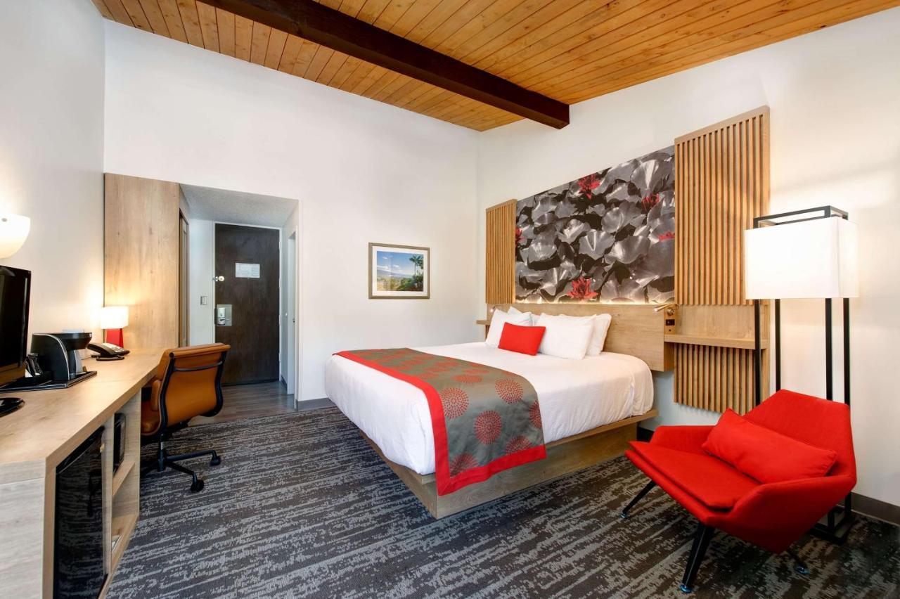 Ramada By Wyndham Santa Barbara 3*