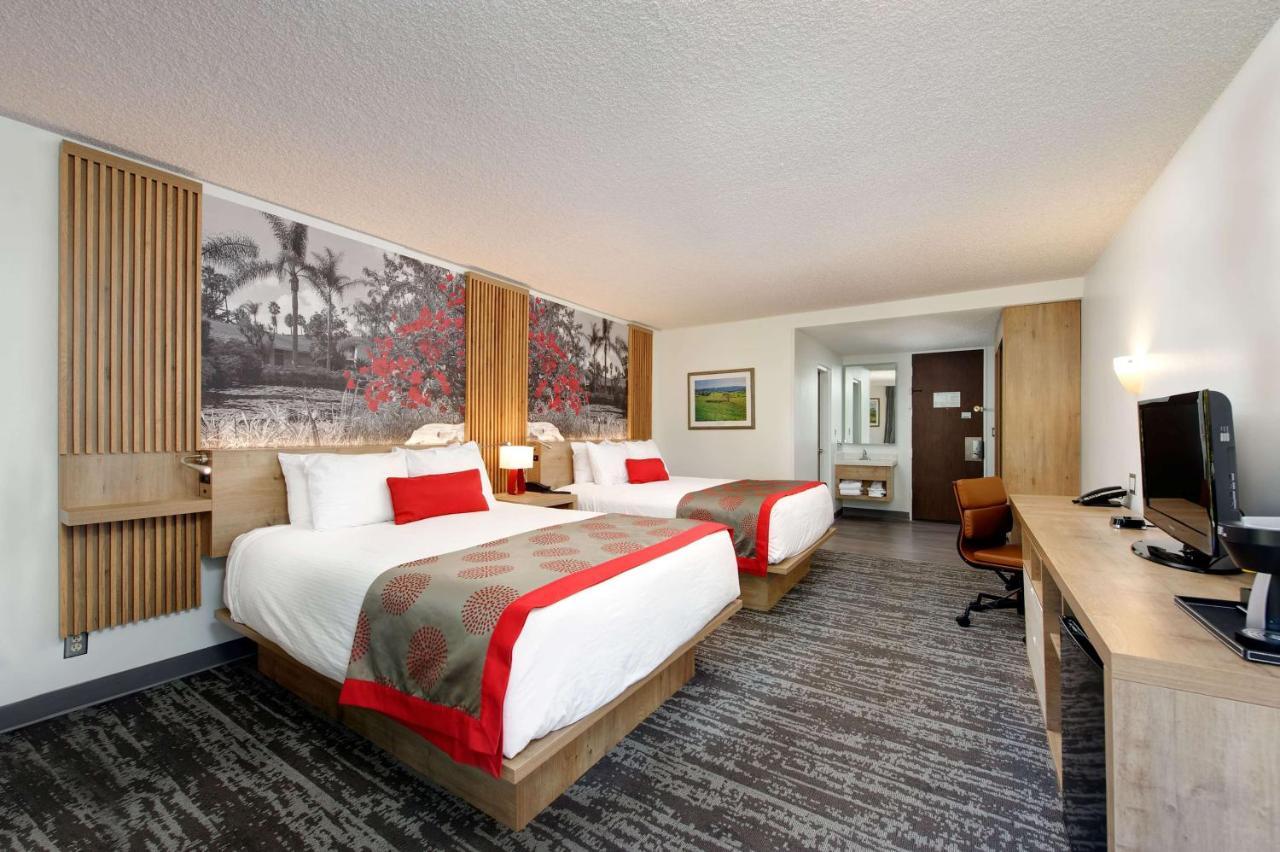 Ramada By Wyndham Santa Barbara 3*